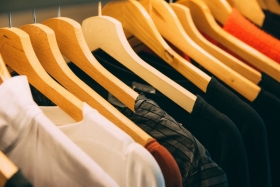 Depozitare haine – Descopera cum sa depozitezi hainele rapid si eficient intr-un spatiu redus